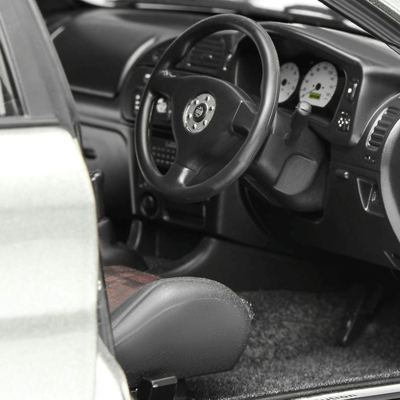 1/18 Scale Mitsubishi Lancer Evolution IV Die-cast Model Car