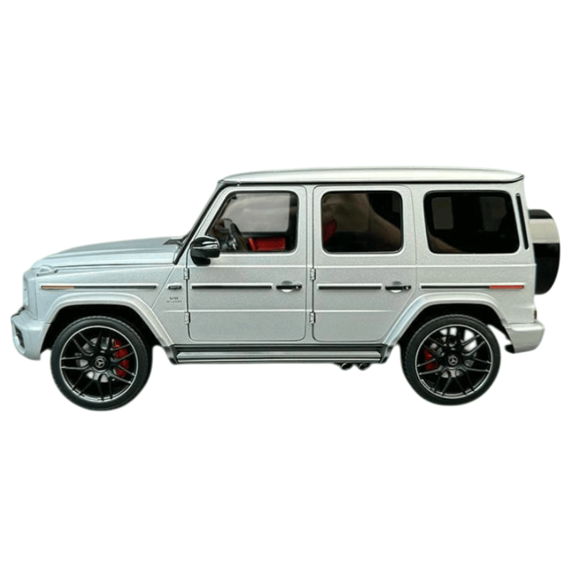 1/18 Scale Mercedes Benz AMG G63 Die-cast Model Car