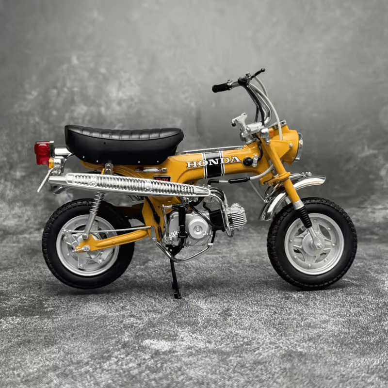 1/10 Scale DAX Honda ST50 1969 Die-cast Model