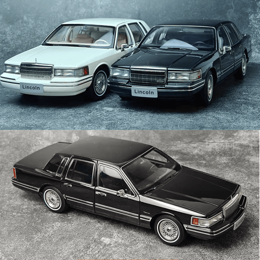 1/18 scale Lincoln TOWN CAR die-cast model