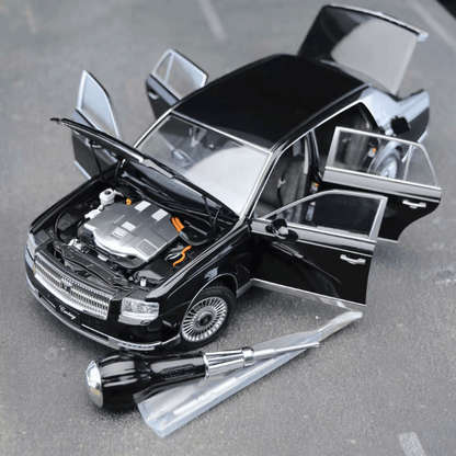 1/18 Scale Toyota Century Die-cast Model Car