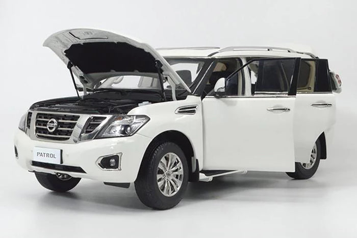 幸せなふたりに贈る結婚祝い 1-18-Diecast-Model-for-Nissan- 乗用車