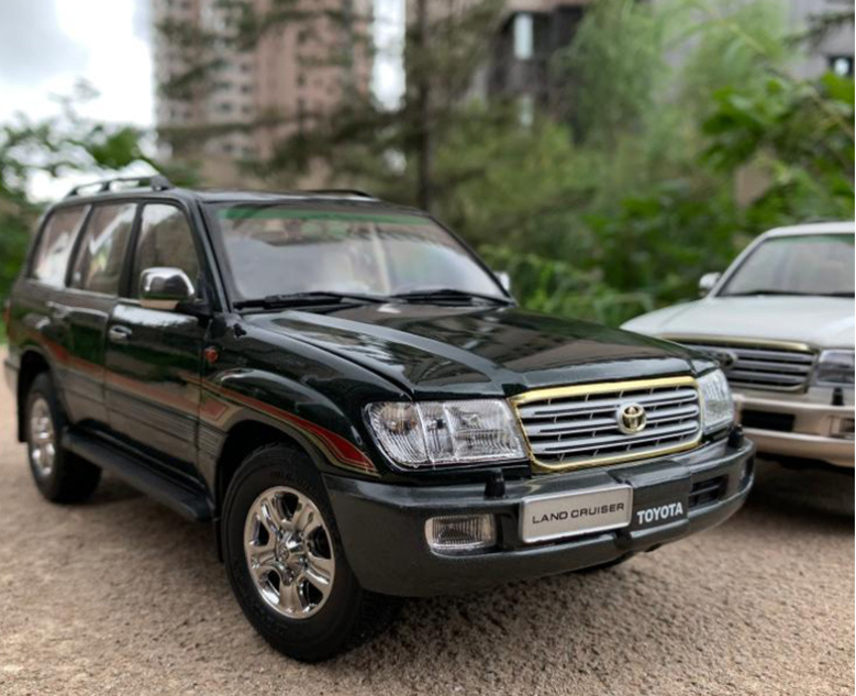 1/18 Scale Land Cruiser LC100 SUV Diecast Model Cars